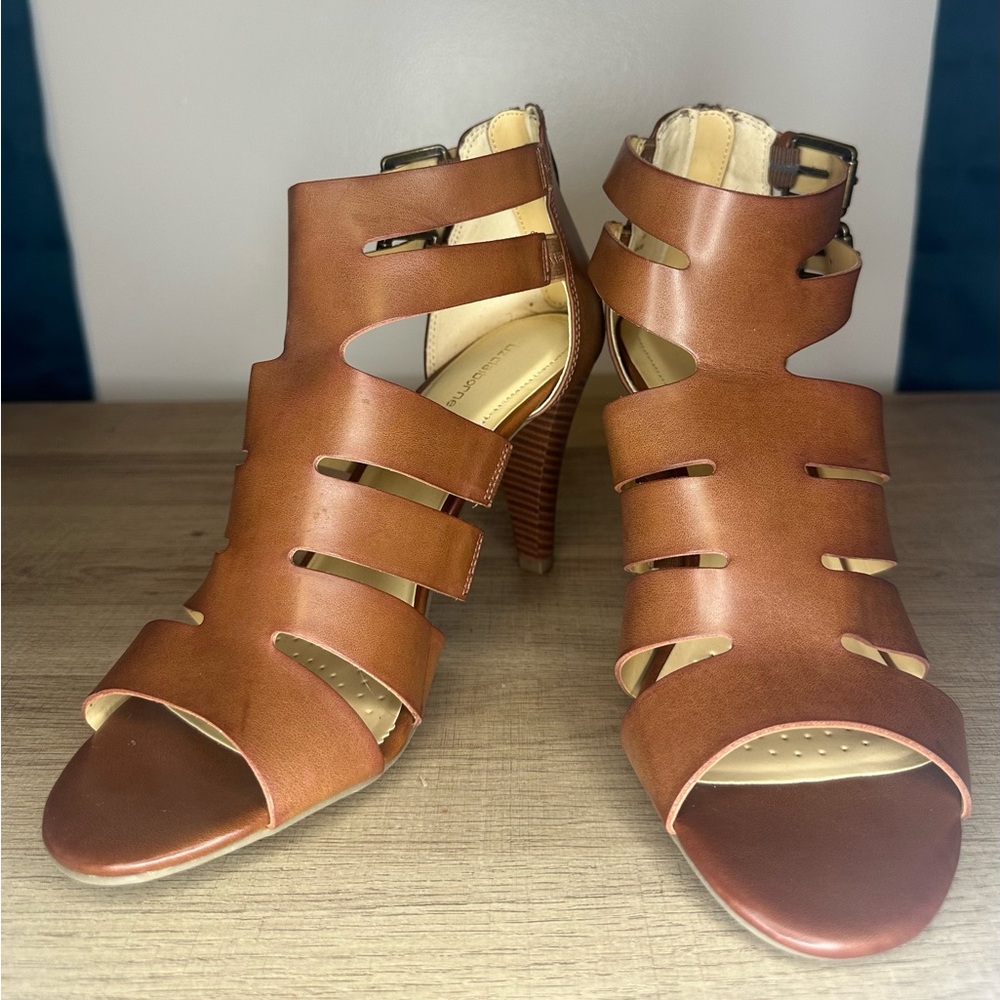 LIZ CLAIBORNE HEELS NWOT